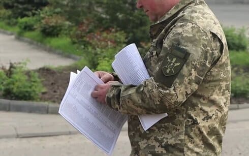 У Києві на працівника ТЦК напав чоловік з ножем