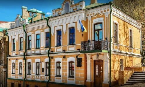Музей Михайла Булгакова в Києві: огляд, цікаві факти, експонати, контакти
