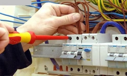 Надійні послуги електриків у Києві: Як забезпечити безперебійне електропостачання