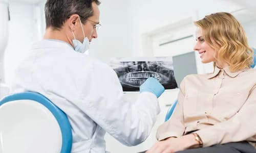 Чи варто звертатись у найближчу стоматологію: на що звертати увагу перед сеансом