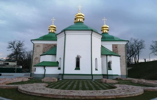 архитектура Спаса на Берестовые города Киев